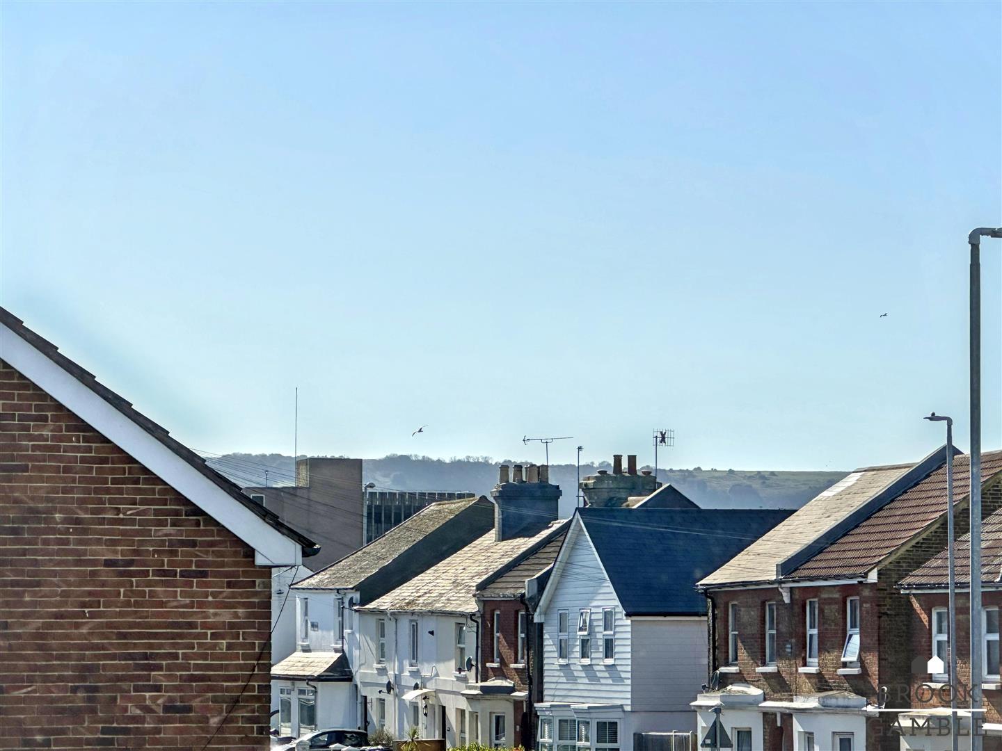 2 Bedroom House. Bourne Street in Eastbourne,  10